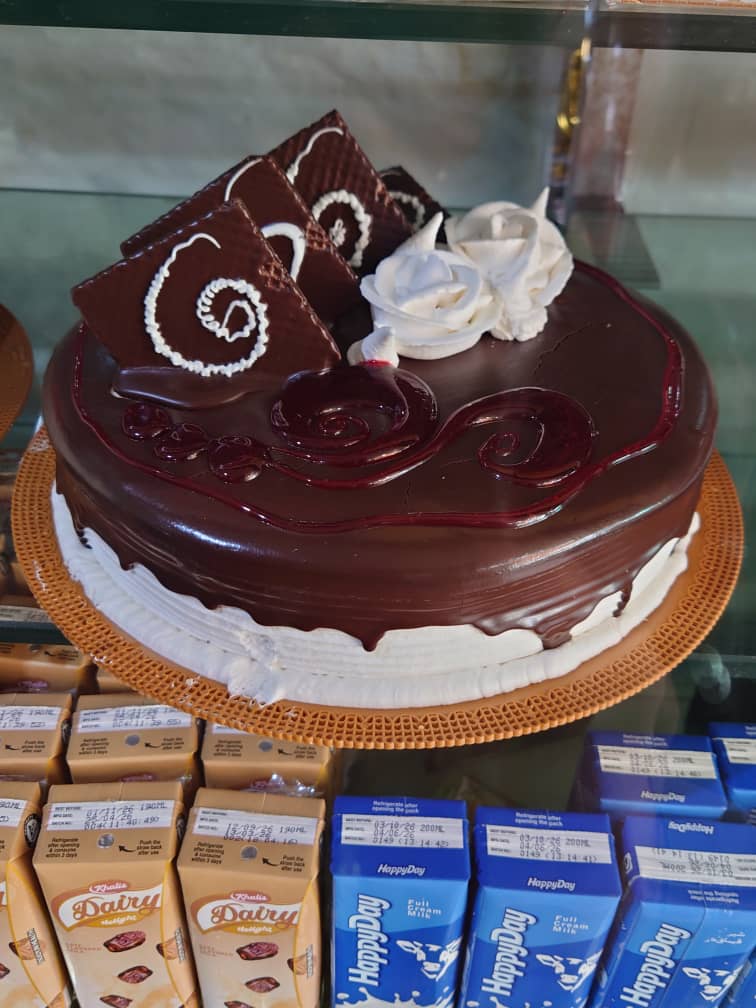کیک شکلاتی خامه ای